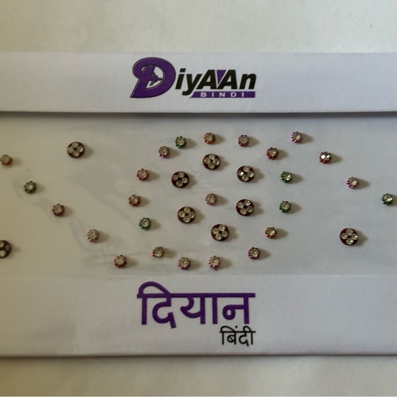 Large pack of diamond studded bindis, forehead gems - Picture 4 of 9